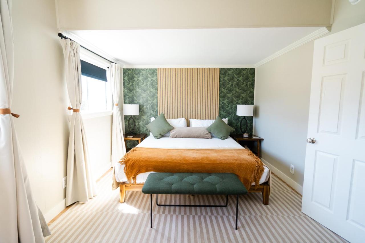 Deluxe King Suite