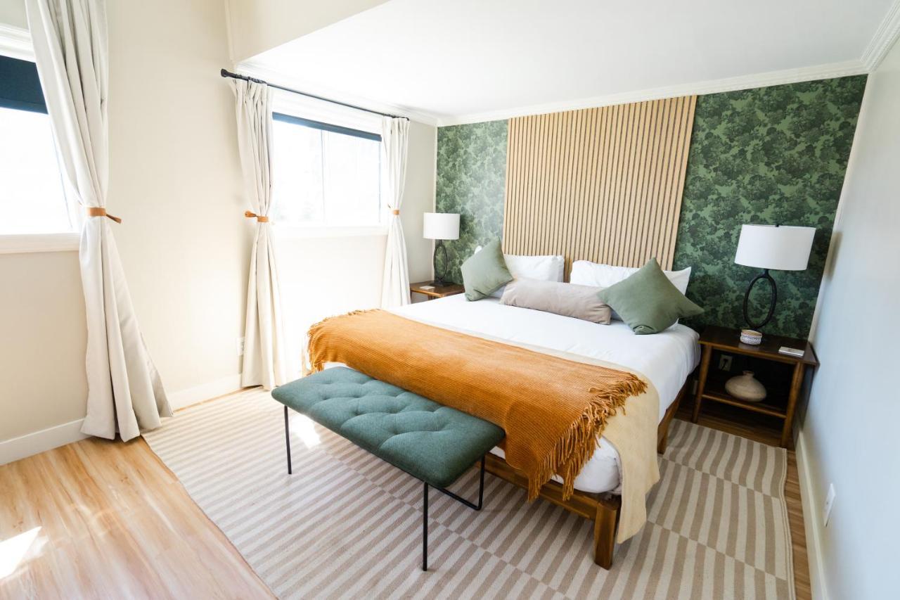 Deluxe King Suite