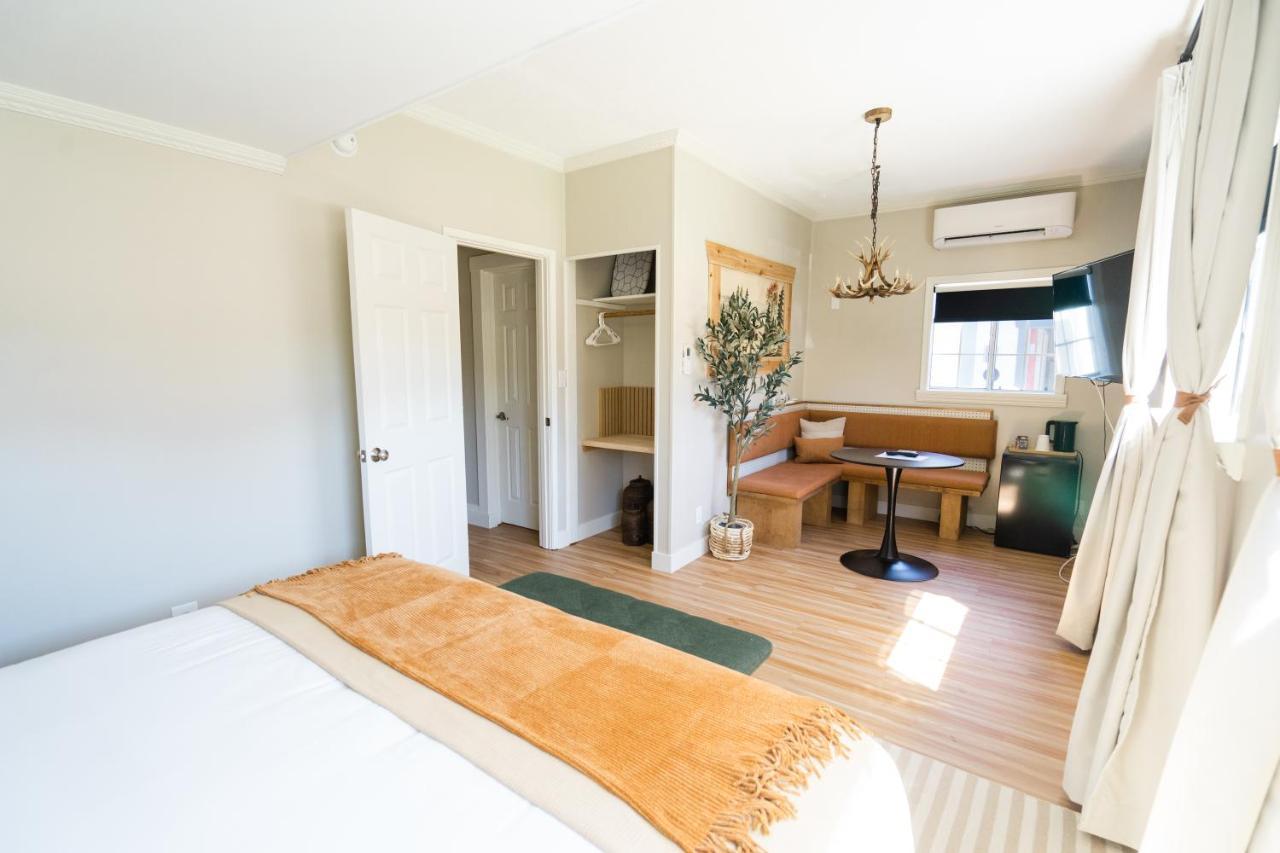Deluxe King Suite