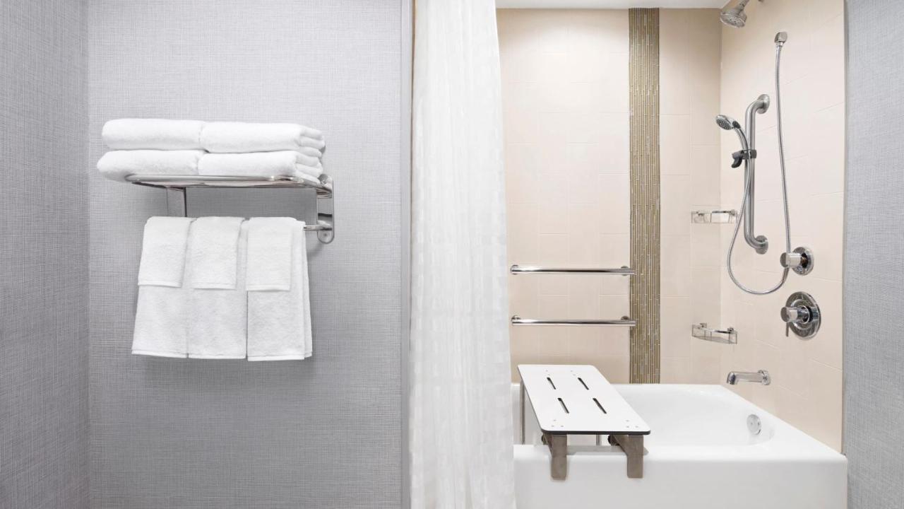 Queen Room Two Queen Beds Accessible Tub