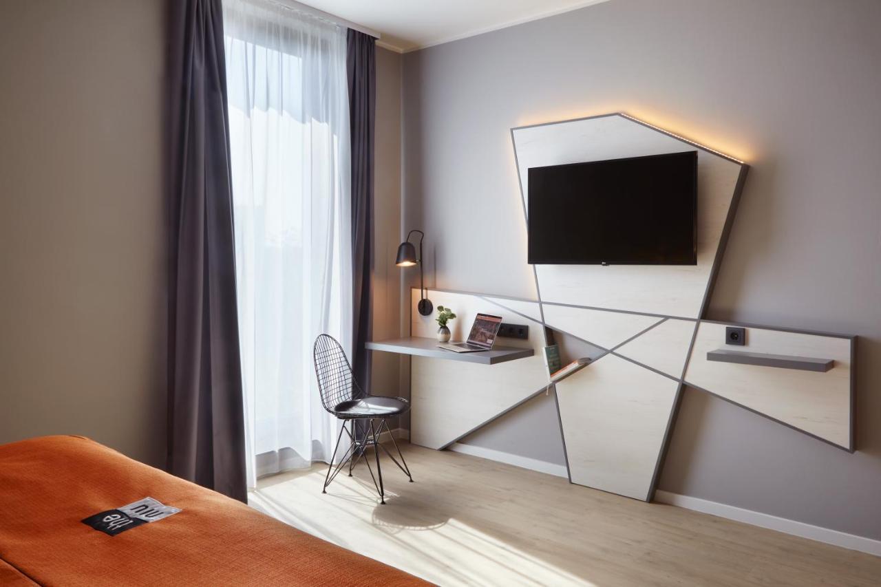 Standard Queen Room Accessible
