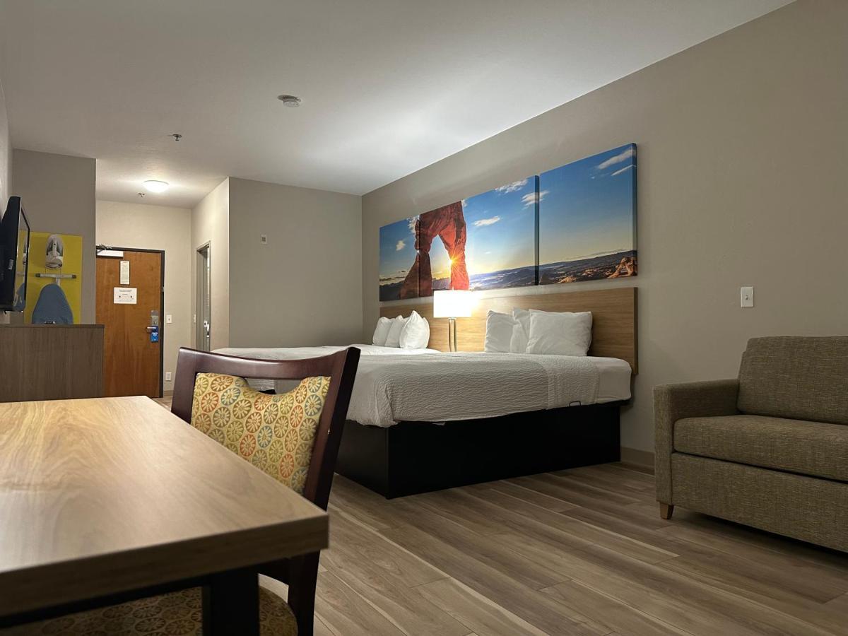 Deluxe Queen Room Two Queen Beds Non-Smoking