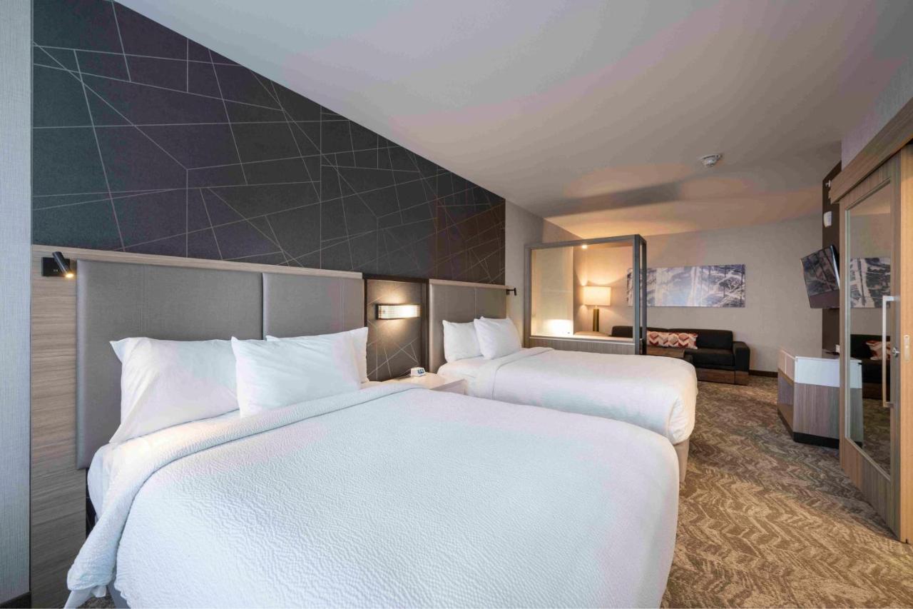 Suite Two Queen Trundle Beds