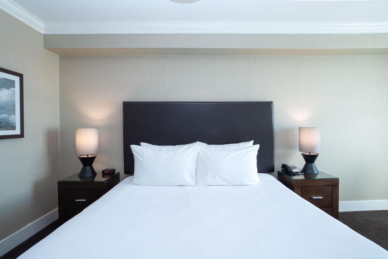 Standard Room 1 King Bed