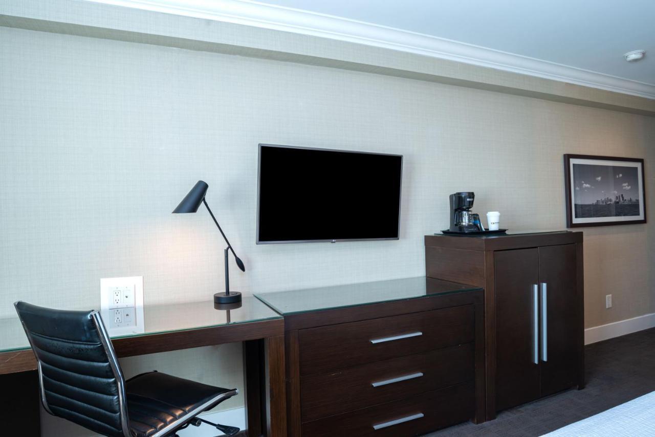 Standard Room 1 King Bed
