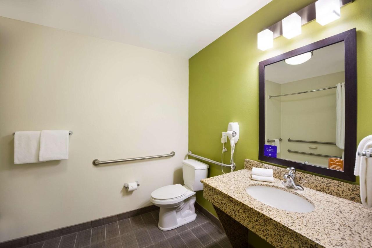 King Suite with Sofa Bed - Disability Access/Non-Smoking