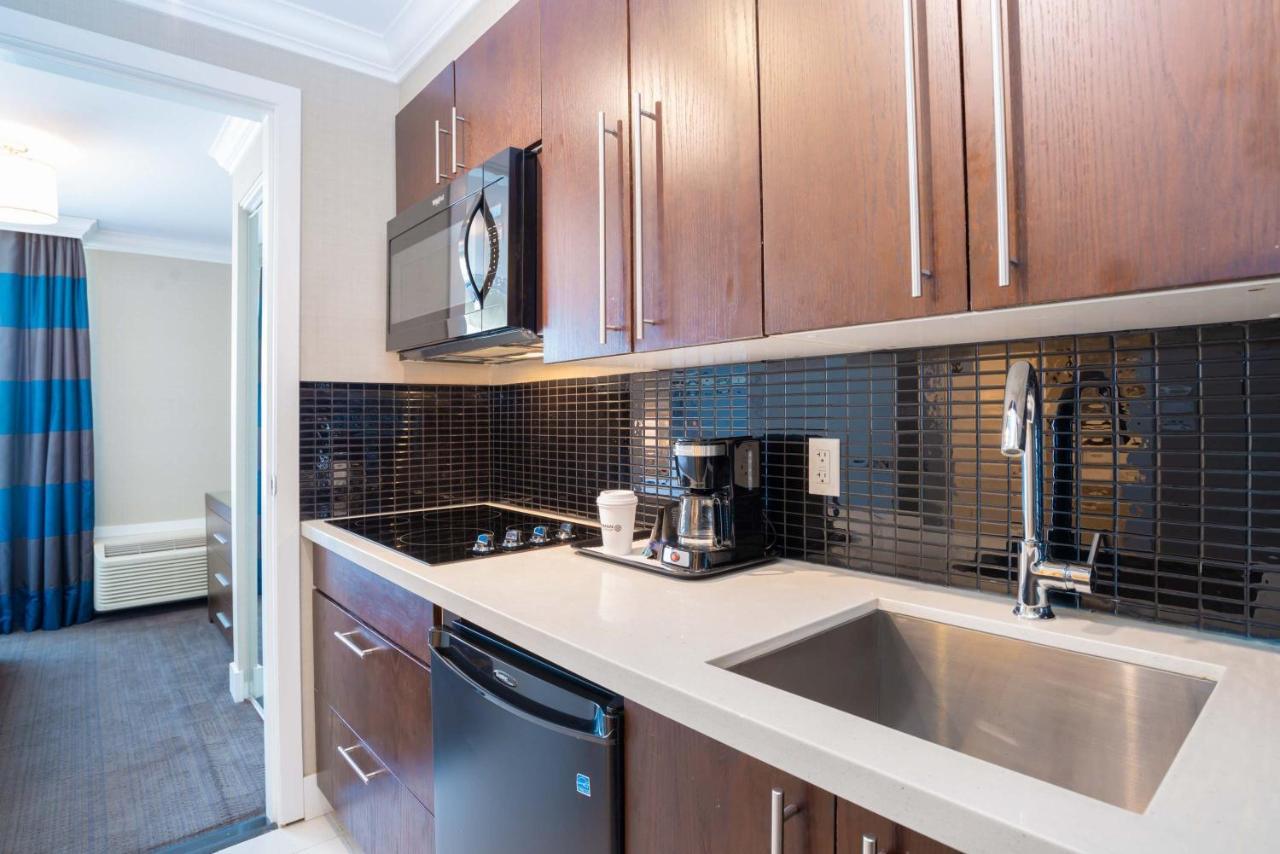 Standard Suite 1 King Bed Kitchenette