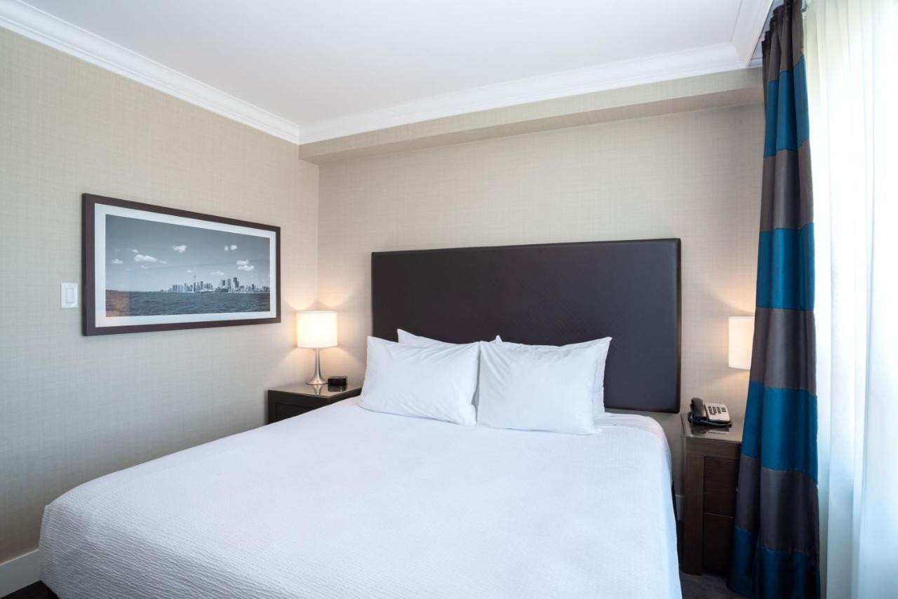 Grand Suite 1 King Bed Kitchenette Sitting Area