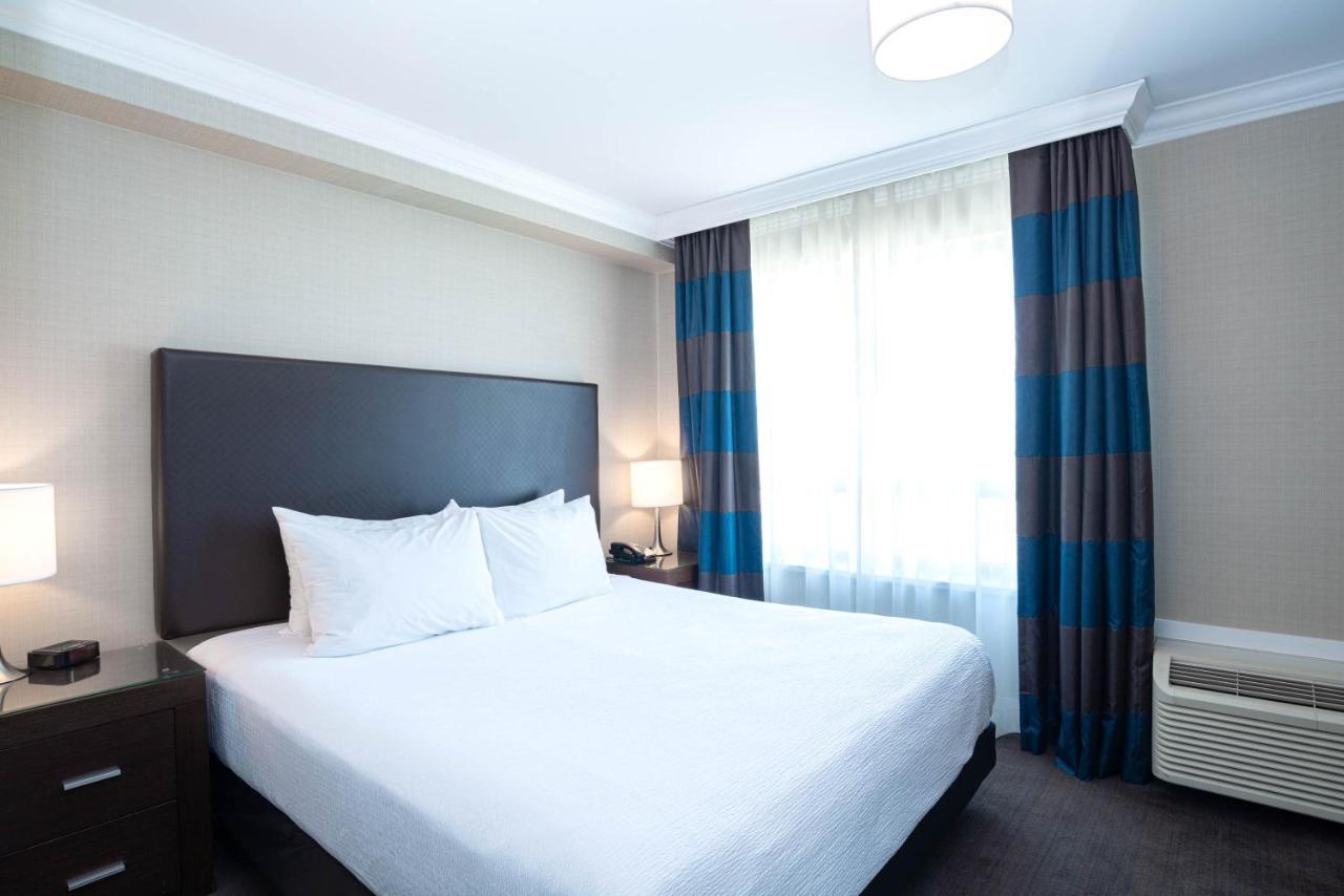 Grand Suite 1 King Bed Kitchenette Sitting Area