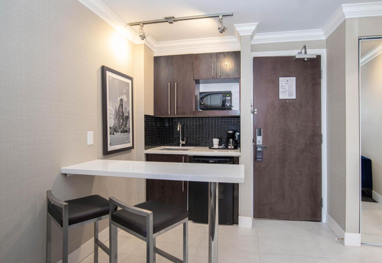 Grand Suite 1 King Bed Kitchenette Sitting Area