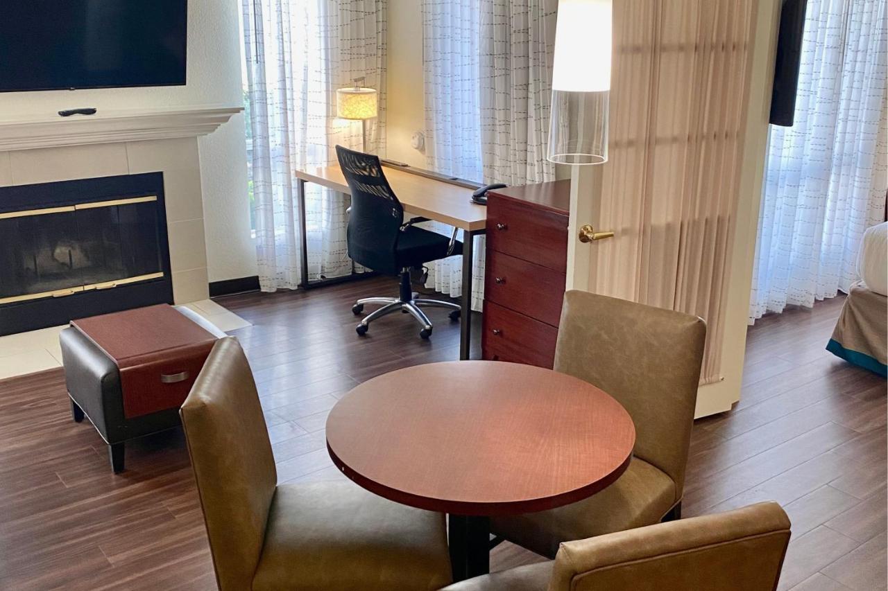 Two-Bedroom Suite,1632989790:JPEG