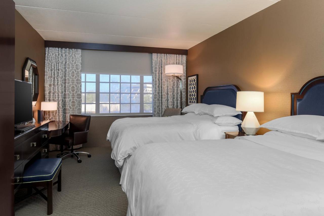 Two Queens