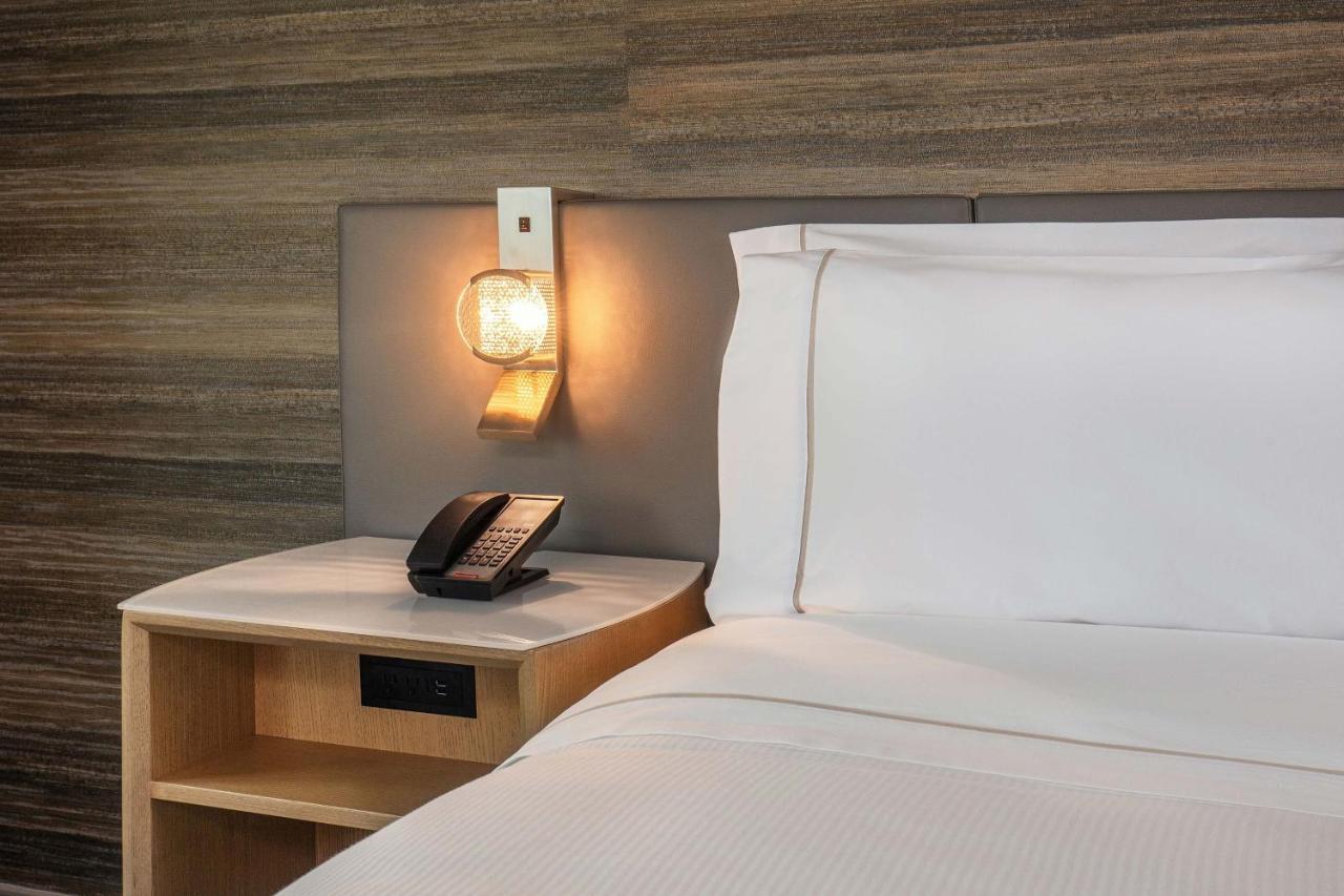 Premium, Guest room, 1 King, City view