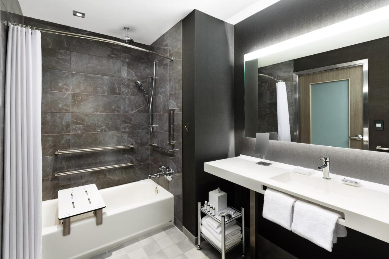 King Room with Bathtub - Mobility Access