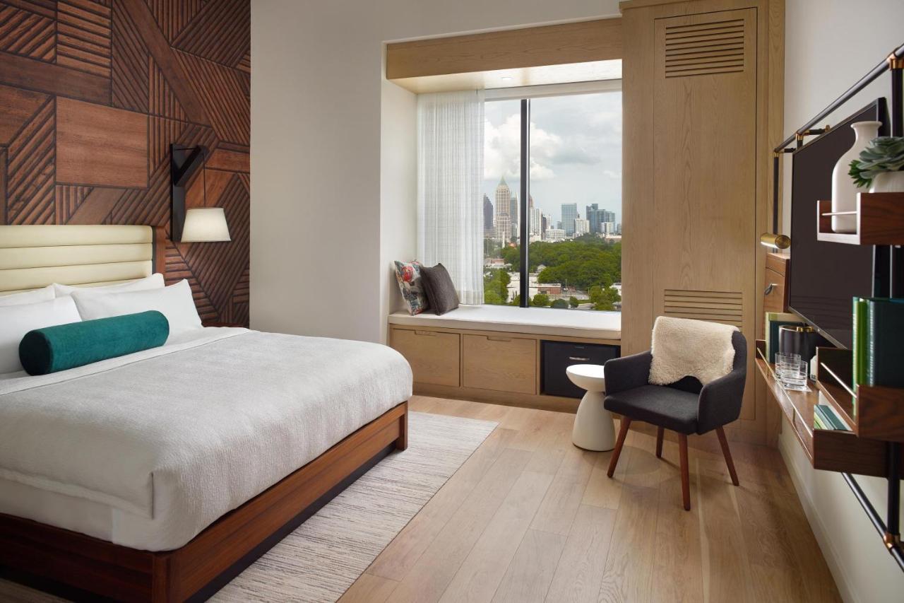 Deluxe King Guest Room with Skyline View