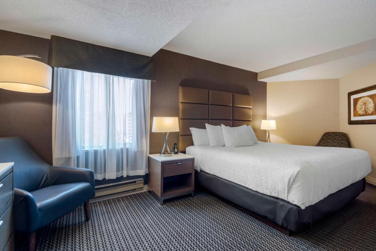 Superior Room 1 King Bed Non Smoking Balcony