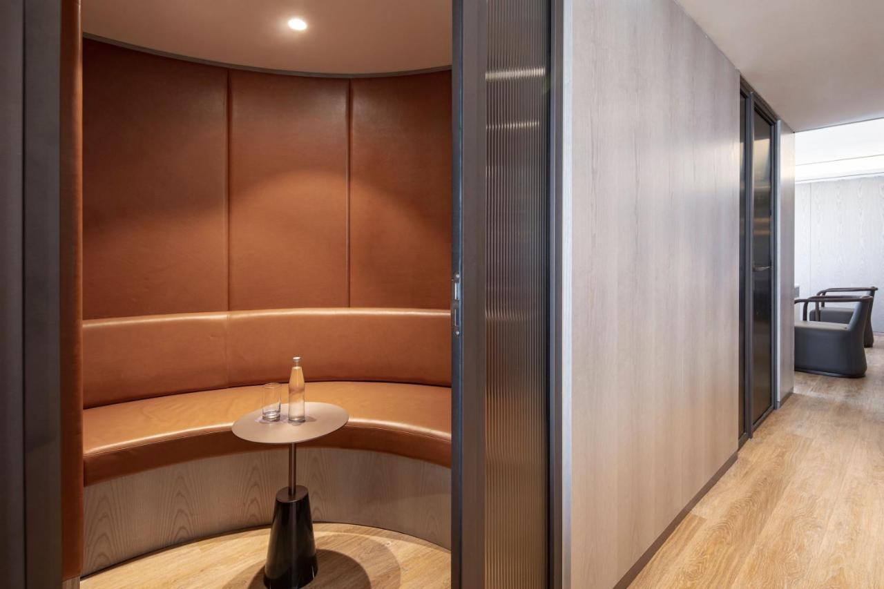 Club Queen Room Sea View Adults only or Club Lounge Access