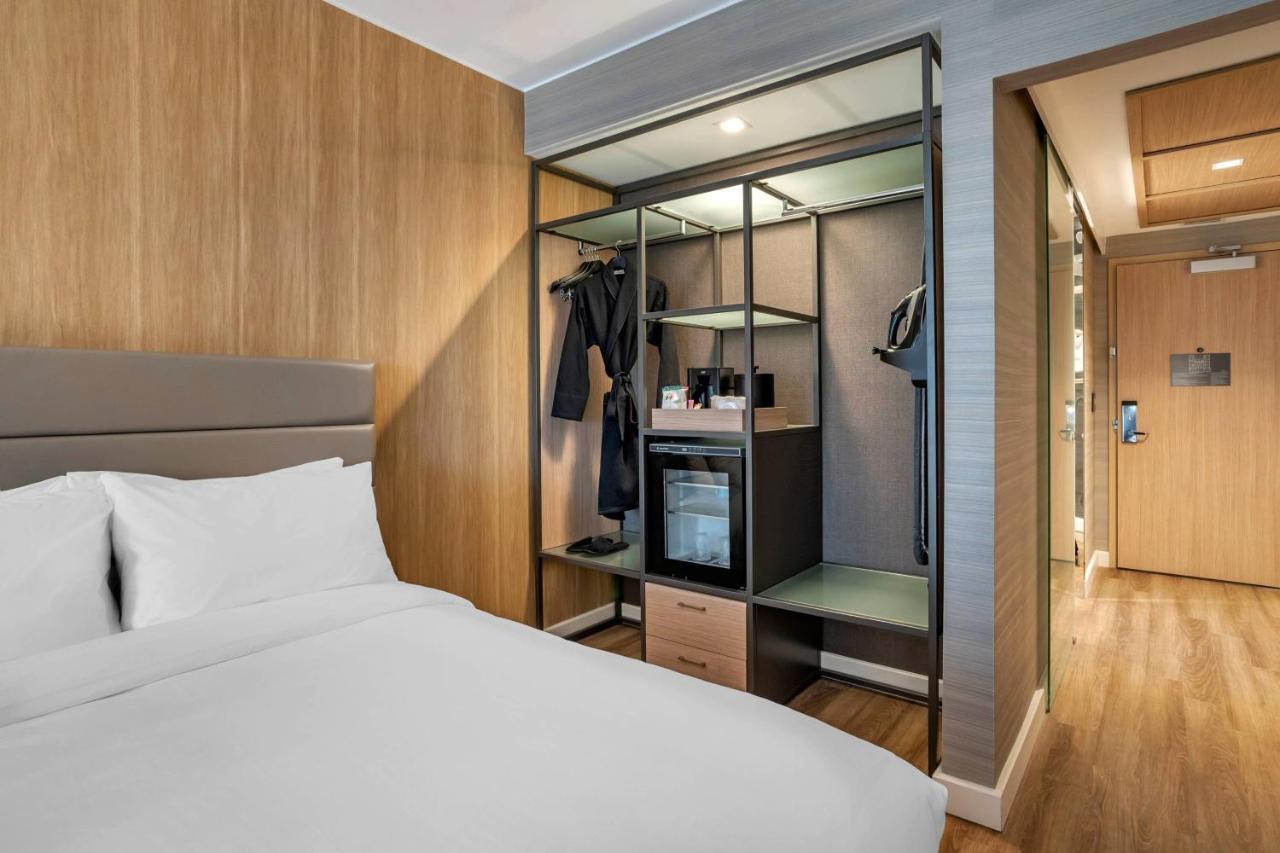 King Room with Bathtub - Mobility Access/Hearing Accessible