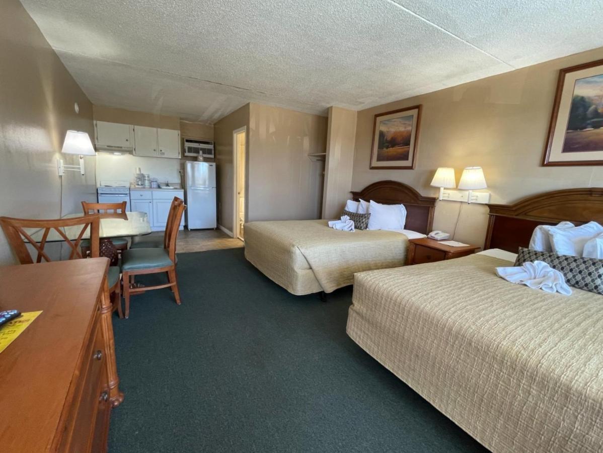 Queen Room with Two Queen Beds and Kitchenette - Ocean View