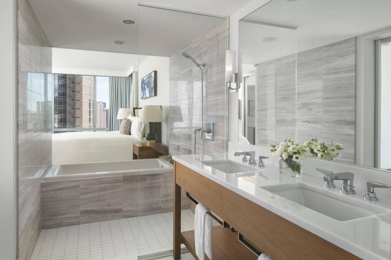 Deluxe Corner Suite Ocean View