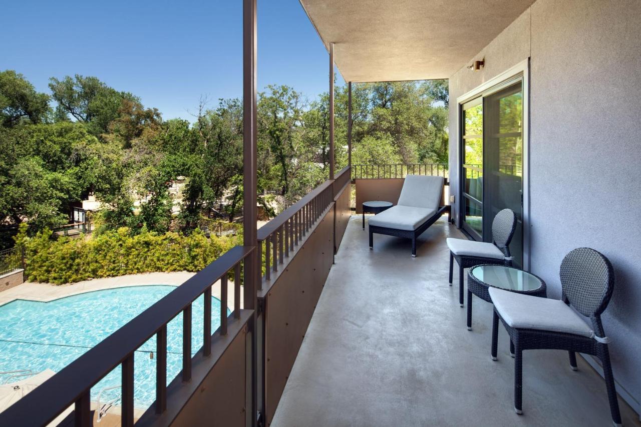 Deluxe King Room with Balcony