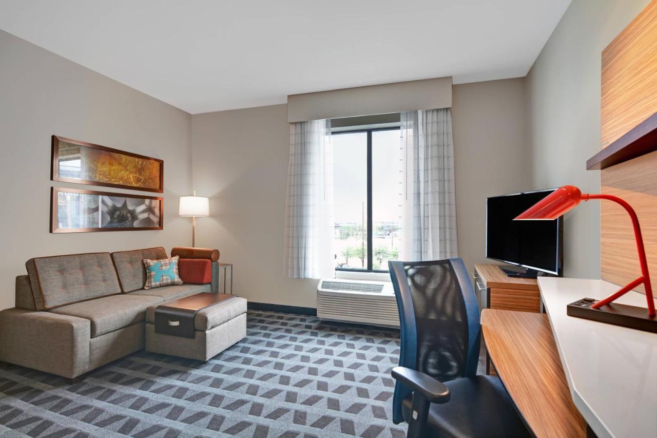 1 Bedroom Suite 1 Queen Sofa bed
