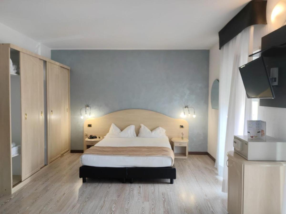 Vierbettzimmer mit Balkon