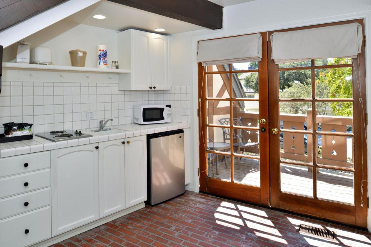 Cottage 5 with Fireplace and Private Jacuzzi