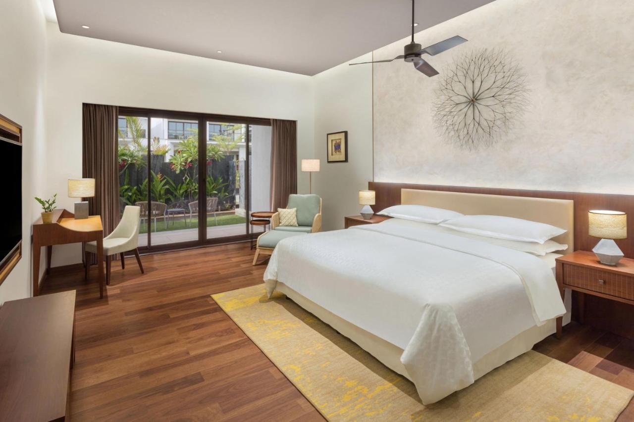 Deluxe with Garden, Guest room, King, Garden access - Complimentary HiTea by the Beach