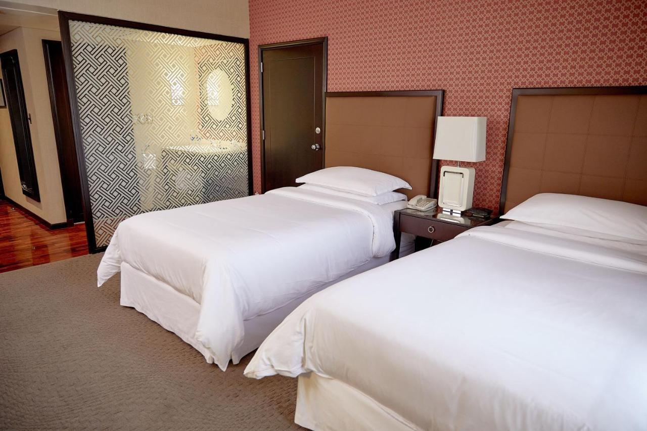 Quarto Clássico com 2 Camas de Solteiro