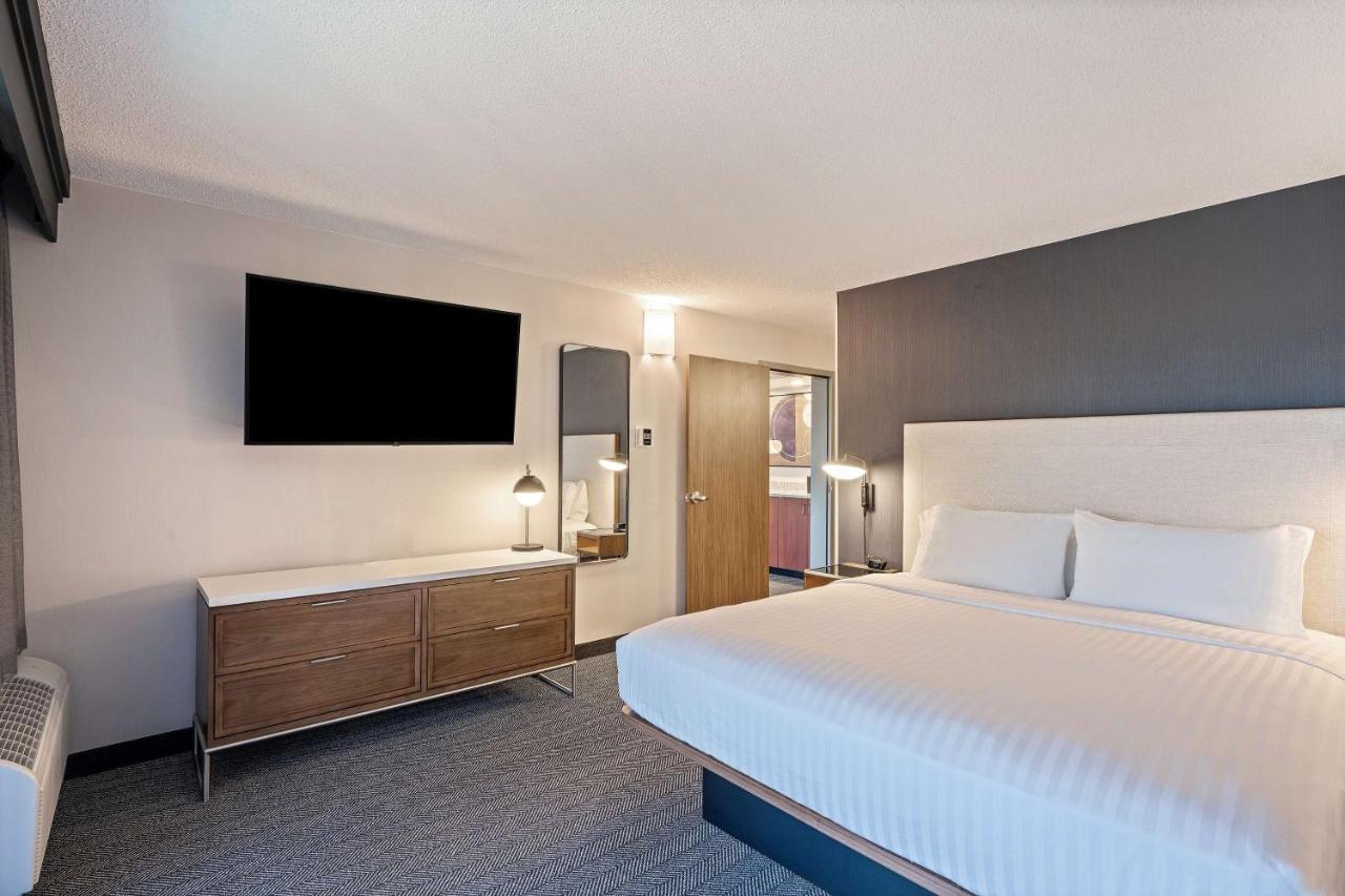 One Bedroom Suite King with Sofabed