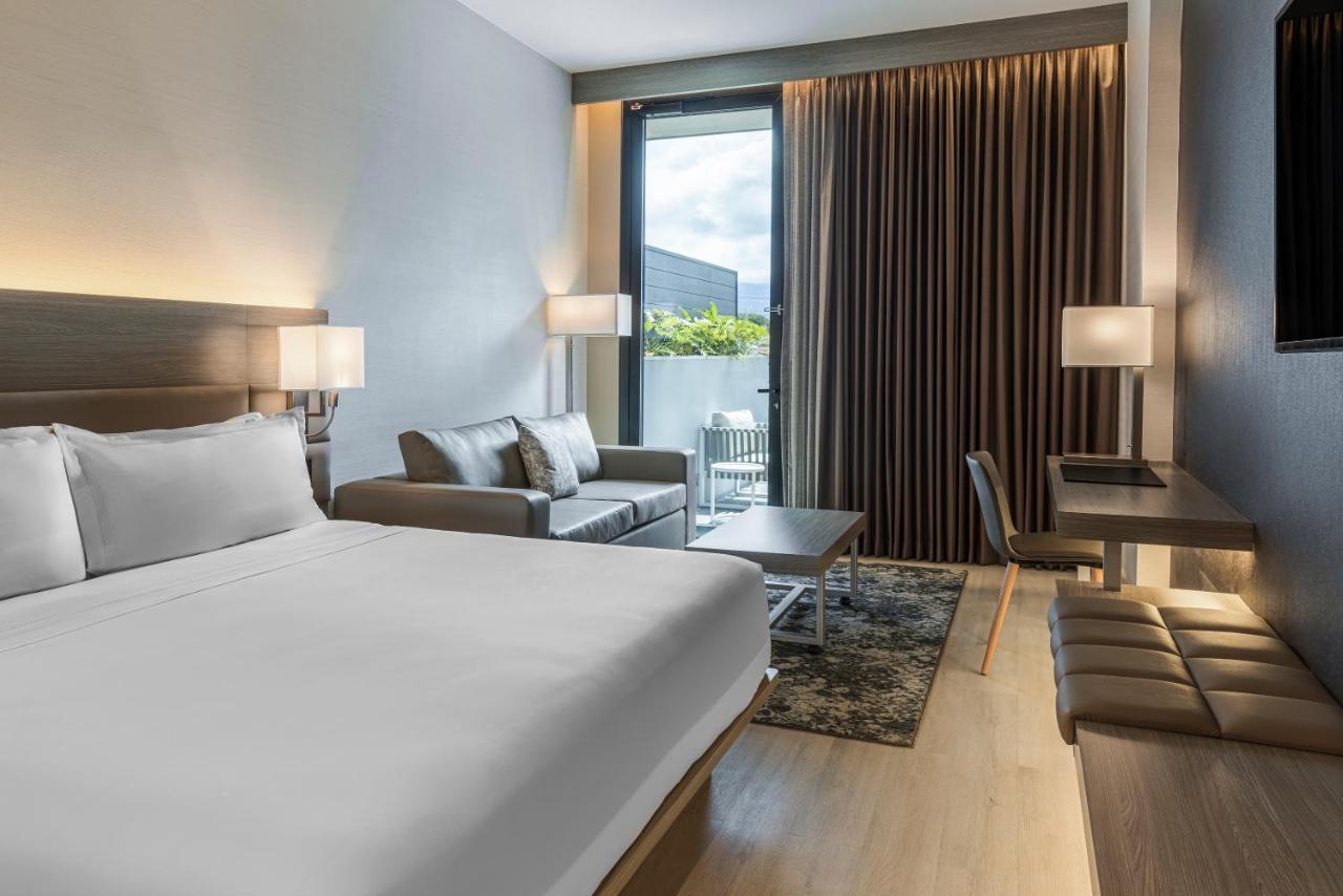 King Room with Mountain View - Terrace Level