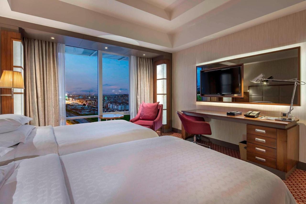 Club Twin Room