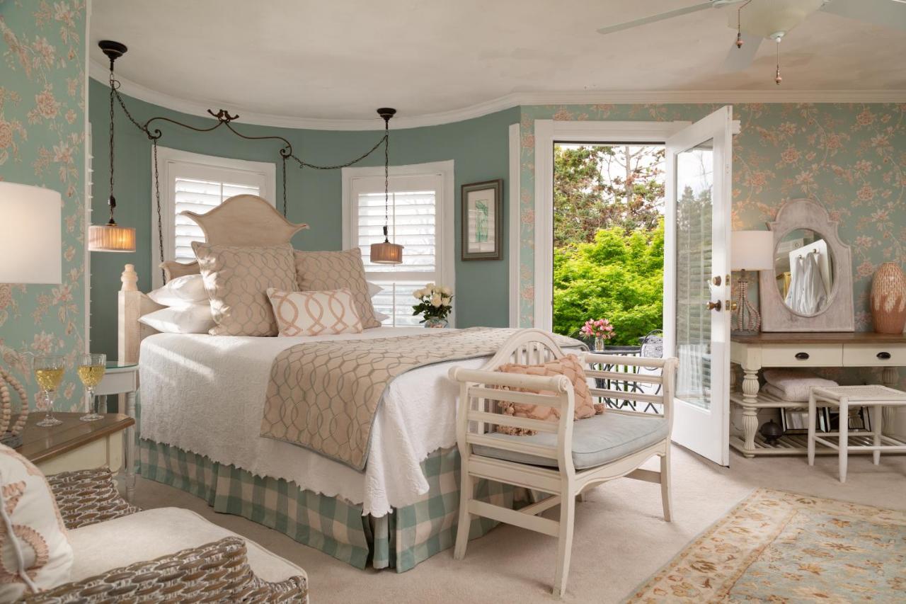 Standard Queen Room with Balcony - 2