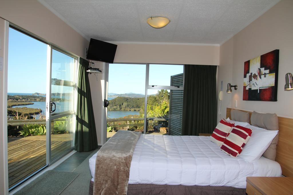 Queen Studio Ocean Views