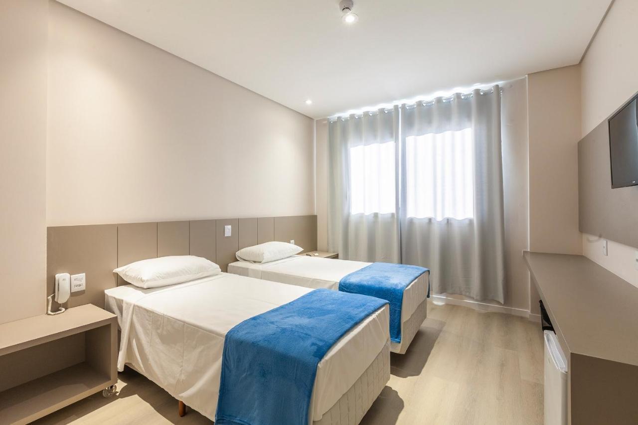 Quarto Deluxe com 2 Camas de Solteiro