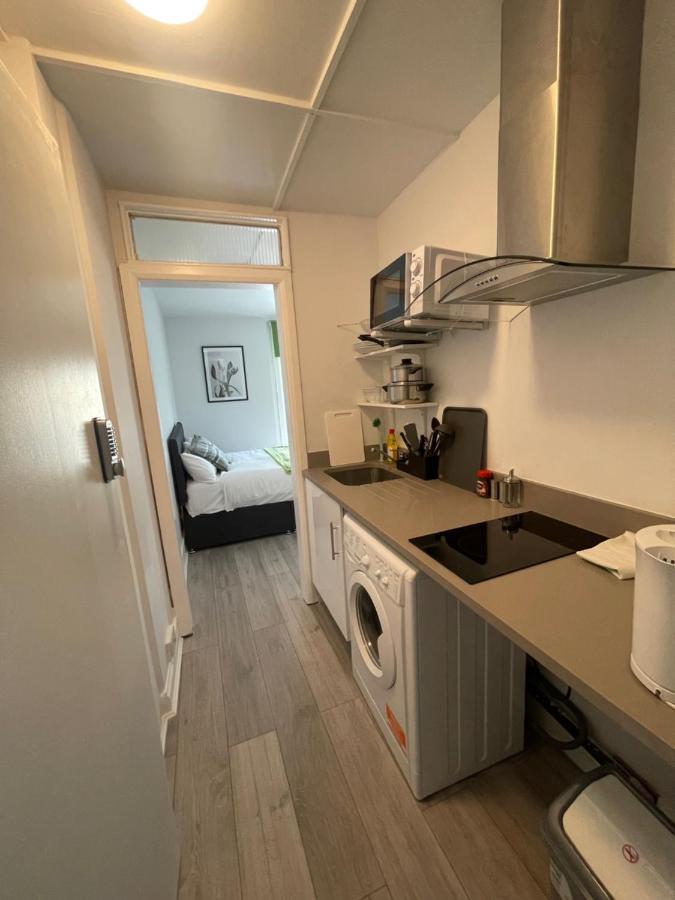 Grand floor family studio near train
