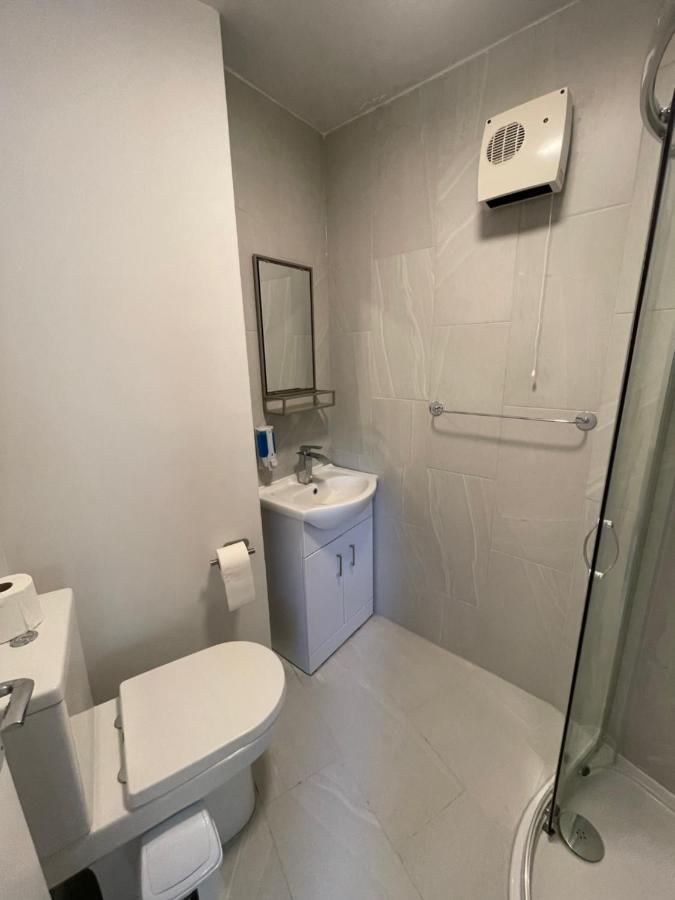 Grand floor family studio near train