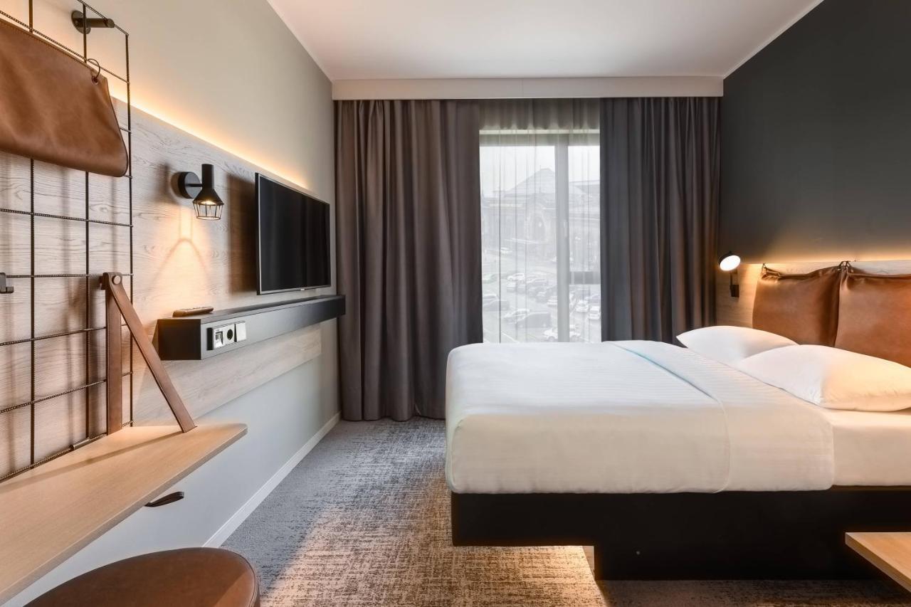 Moxy Sleeper Guest room 1 Queen
