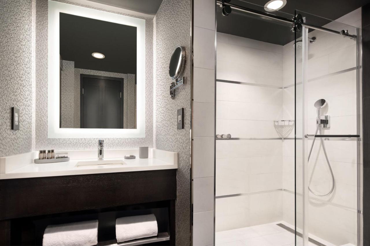 Queen Room with Two Queen Beds, City View and Adapted Tub - Mobility Accessible
