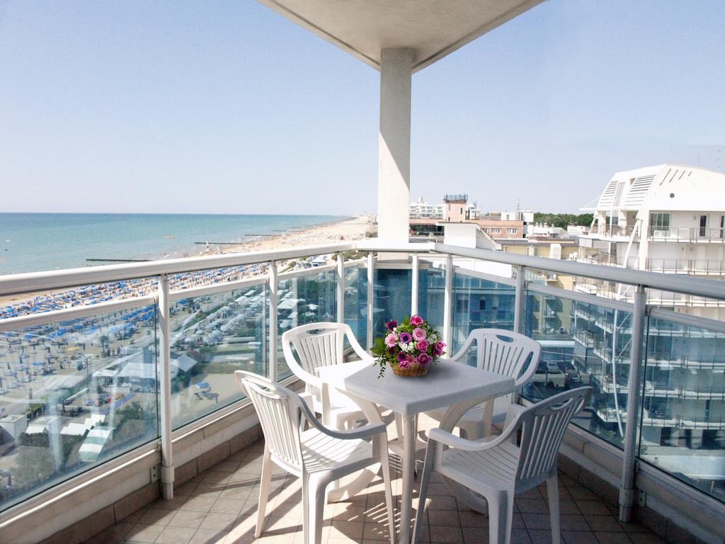 Camera Quadrupla con Vista Mare e Balcone