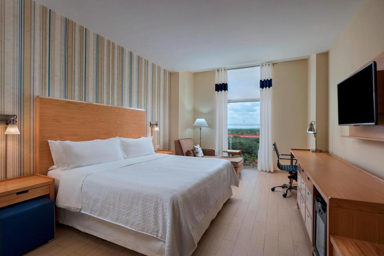 Deluxe Guest room 1 King City view