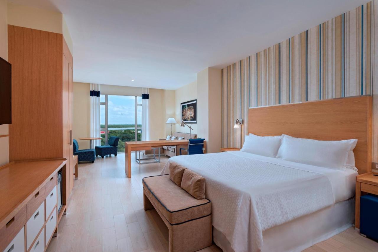 Junior 1 Bedroom Junior Suite 1 King City view