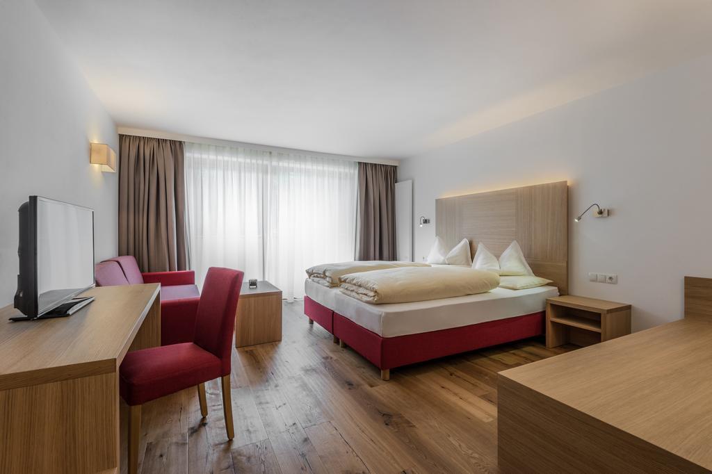 Dreibettzimmer mit Bergblick