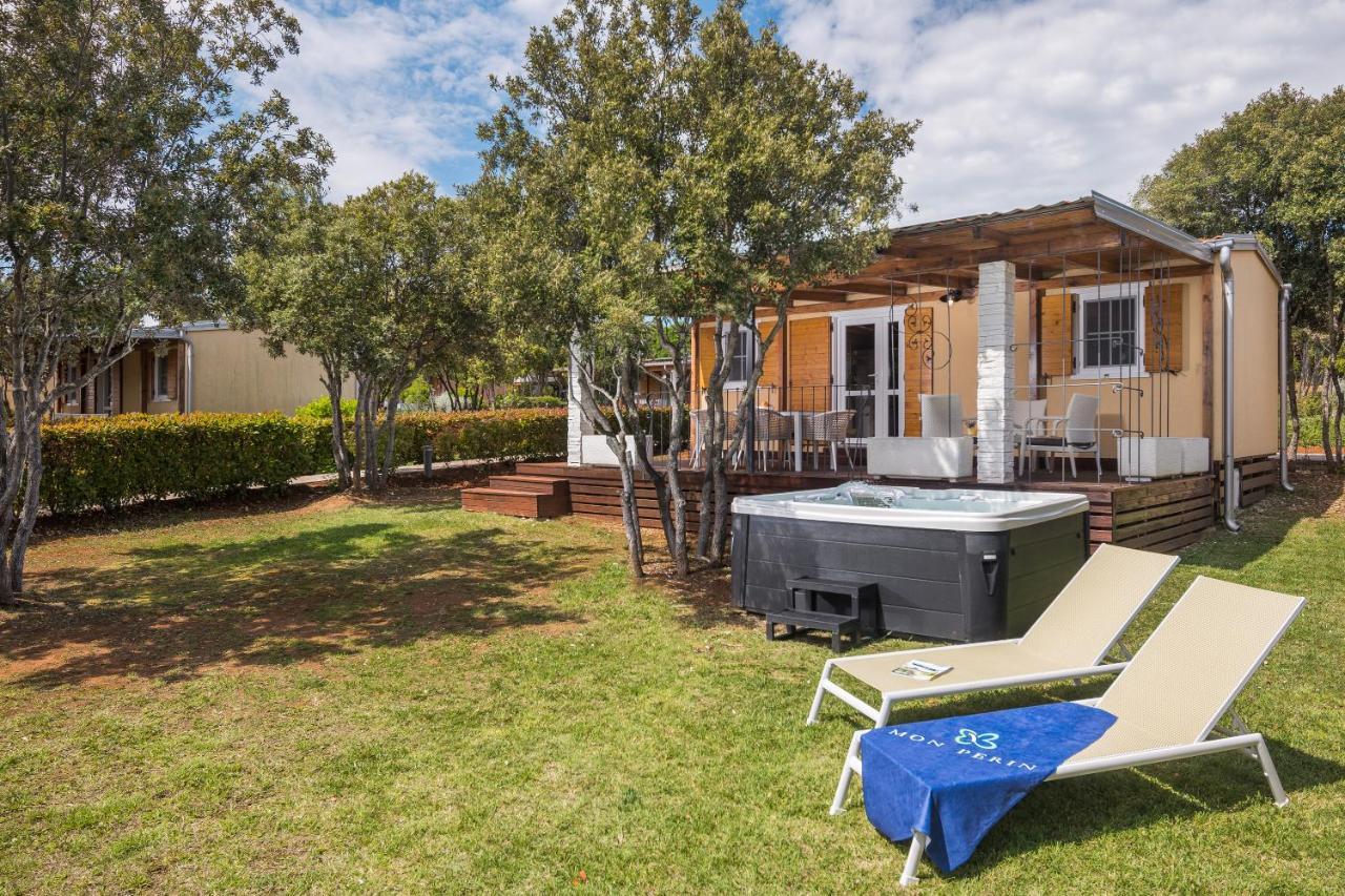 Deluxe Mobile Home Jacuzzi