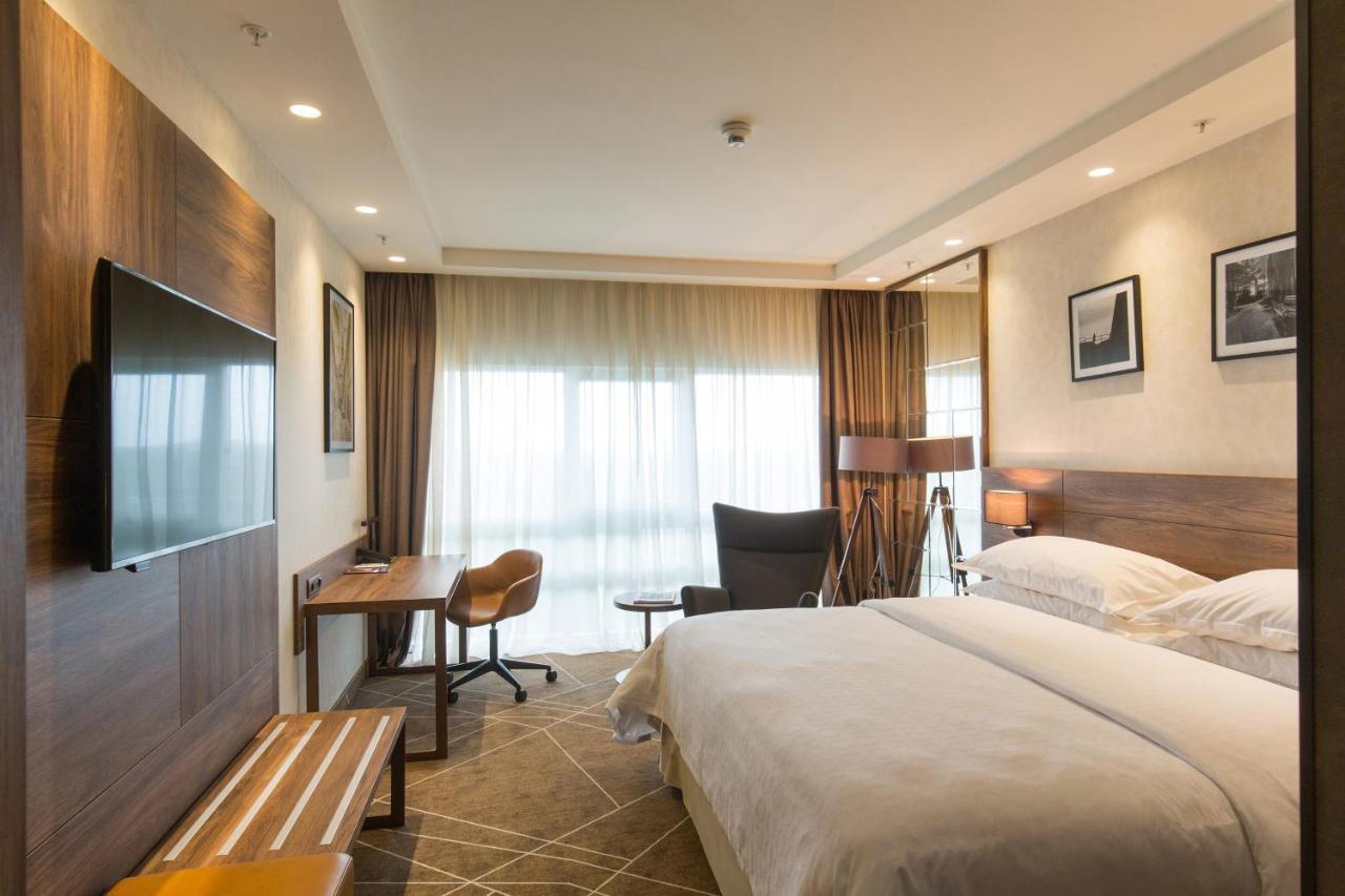 Superior Guest Room, Guest room, 1 King, City view