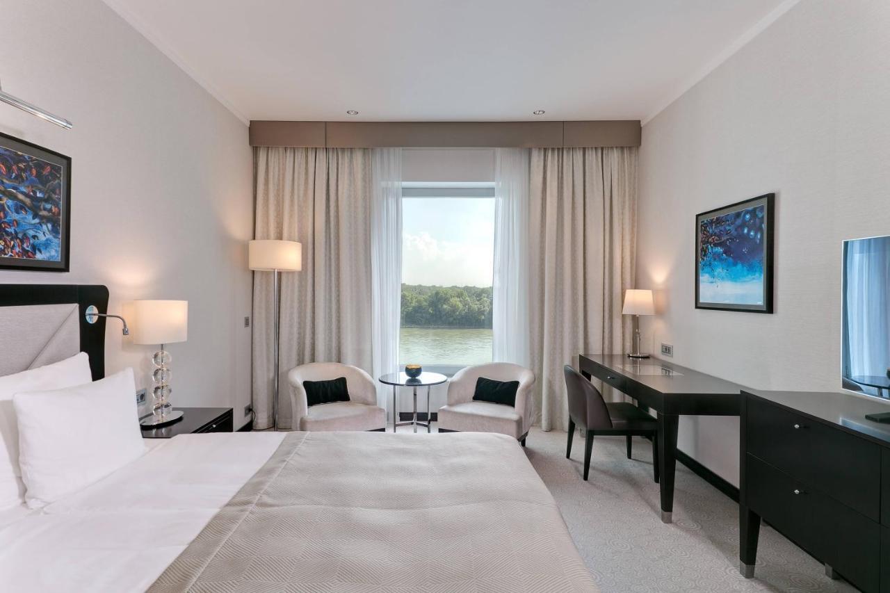 Riverside Guest room 1 King
