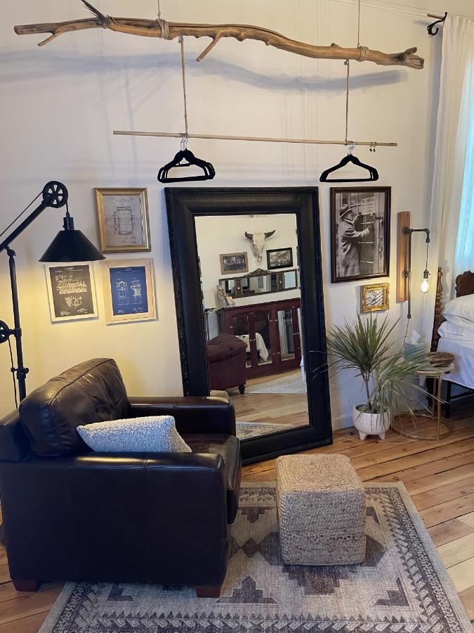Deluxe Queen Studio