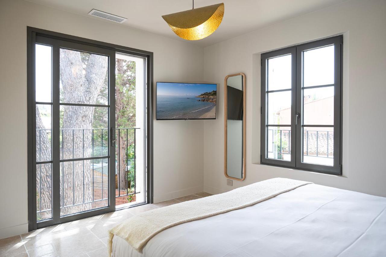 Chambre Lit King-Size - Vue sur Piscine