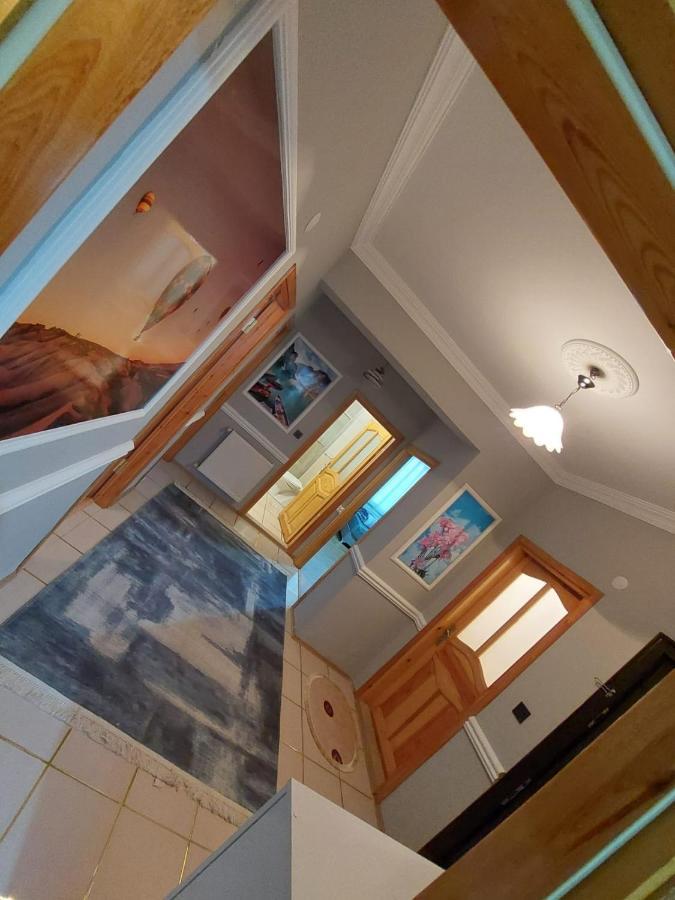 1 King Bed One-Bedroom Bathtub Kitchen Living Area Washer-Dryer Lounge Access